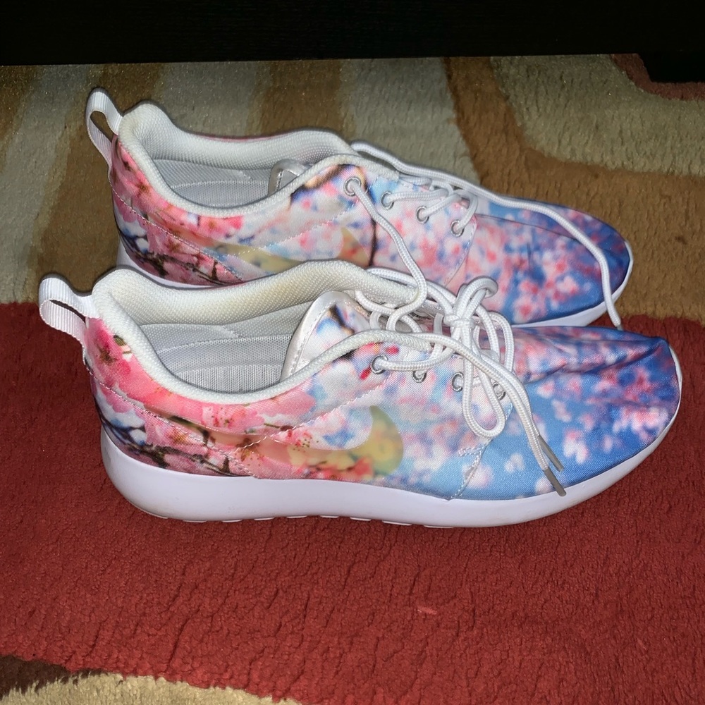 Nike cherry blossom roshes